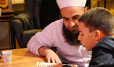 Kur’an öğreten hocayla talebenin buluşması