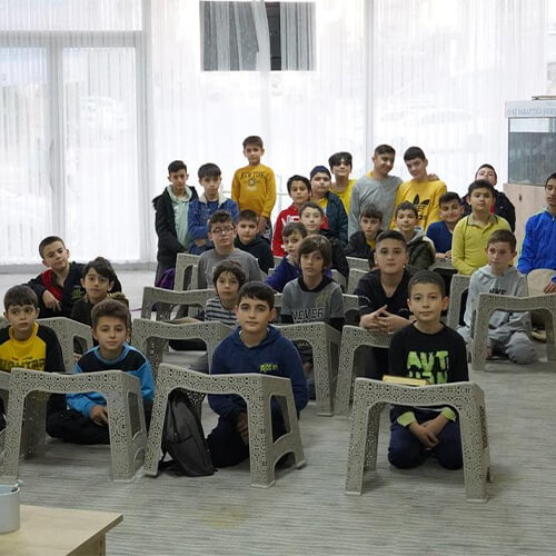 Sınıf içindeki talebeler